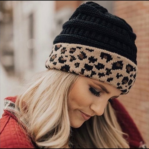 C.C. Knit beanies with leopard print - Picture 2 of 7
